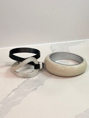 Bundle of 2 Vintage Bangles - Lucite, Leather and Metal. Arm Party 002